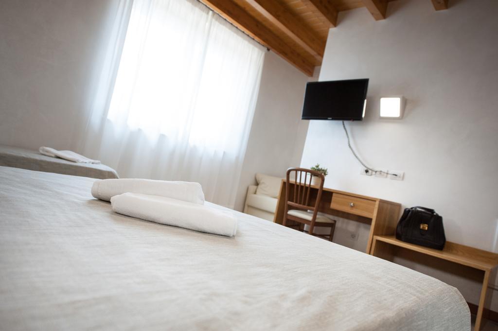 Agriturismo B&B Corte Tonolli Valeggio sul Mincio Δωμάτιο φωτογραφία